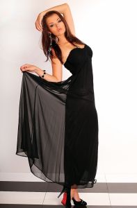 2503-3 Długa tiulowa suknia bez ramiączek - czarny